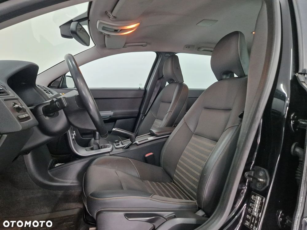 Volvo V50 D5 - 24