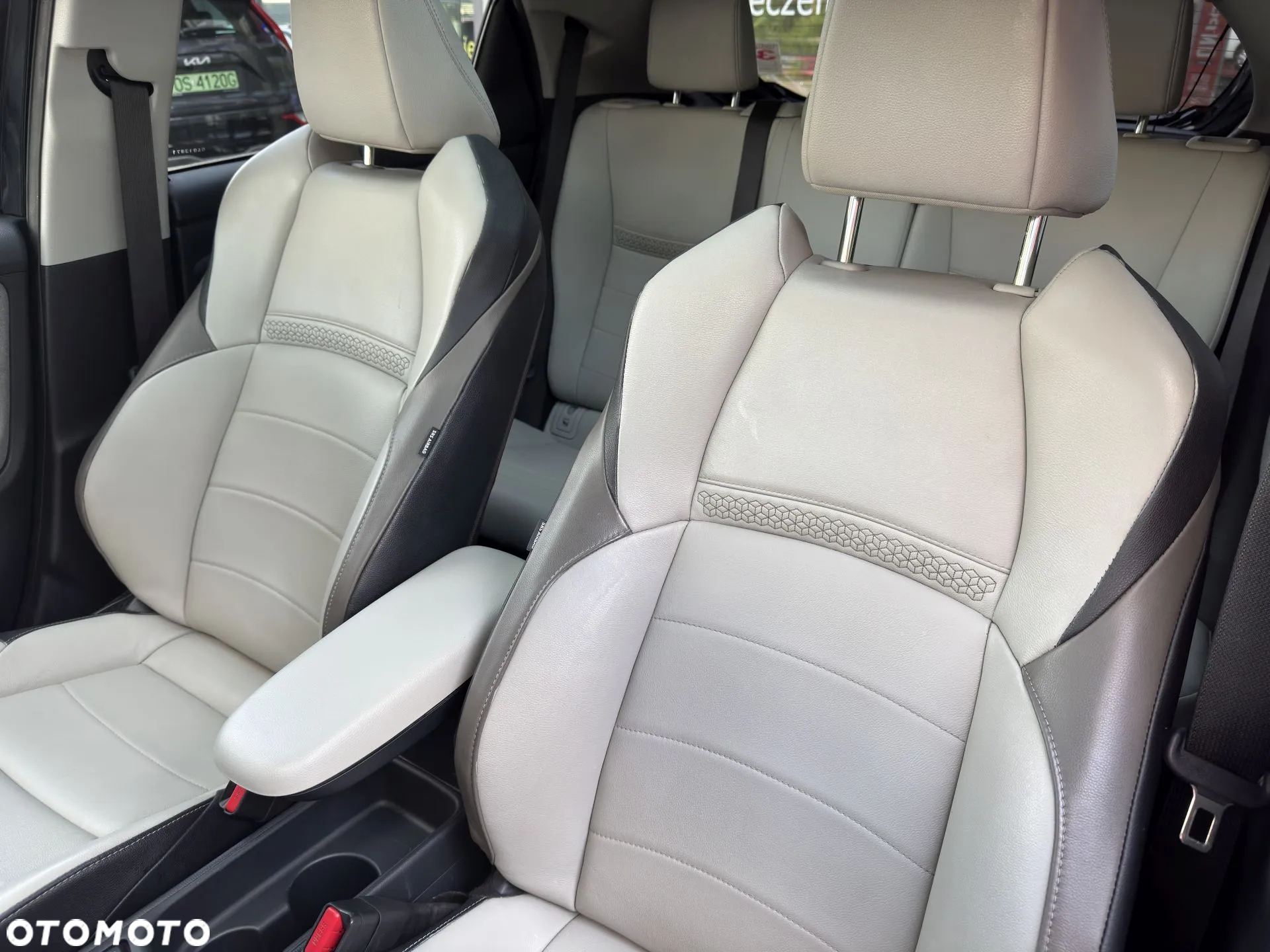 Toyota Yaris Hybrid 116 1.5 VVT-i Black&White - 25