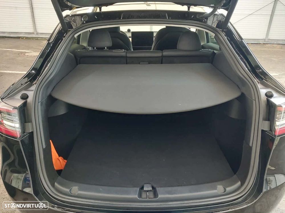 Tesla Model Y Long Range Dual Motor AWD - 6