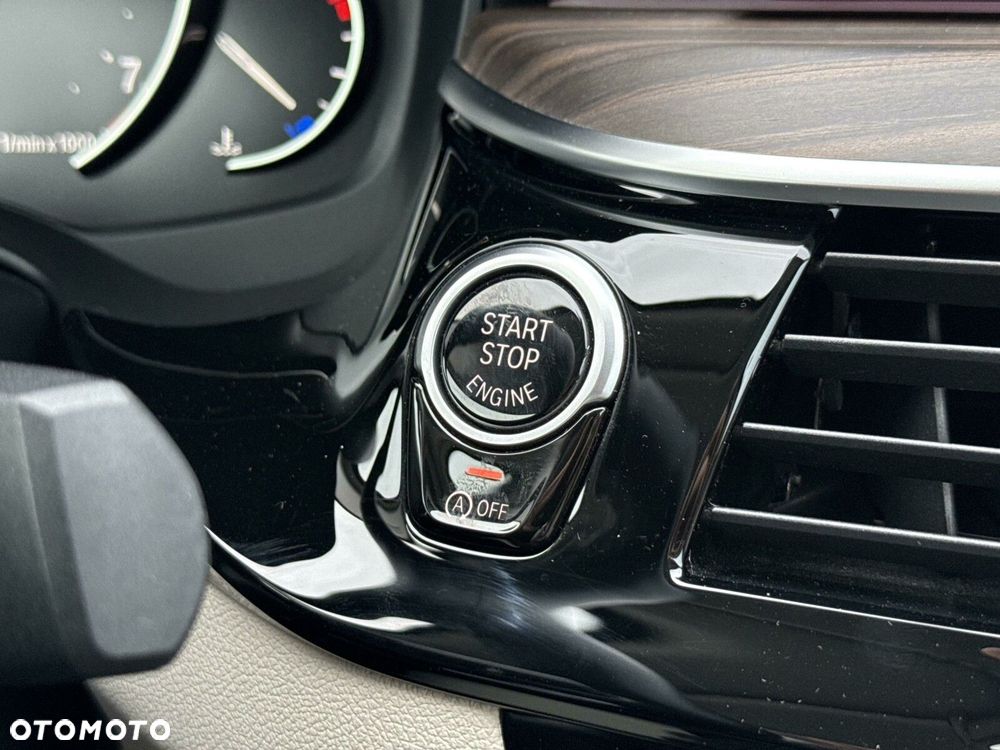 BMW Seria 5 530i xDrive Luxury Line - 23