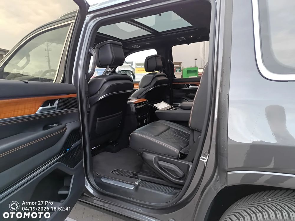 Jeep Grand Wagoneer - 29
