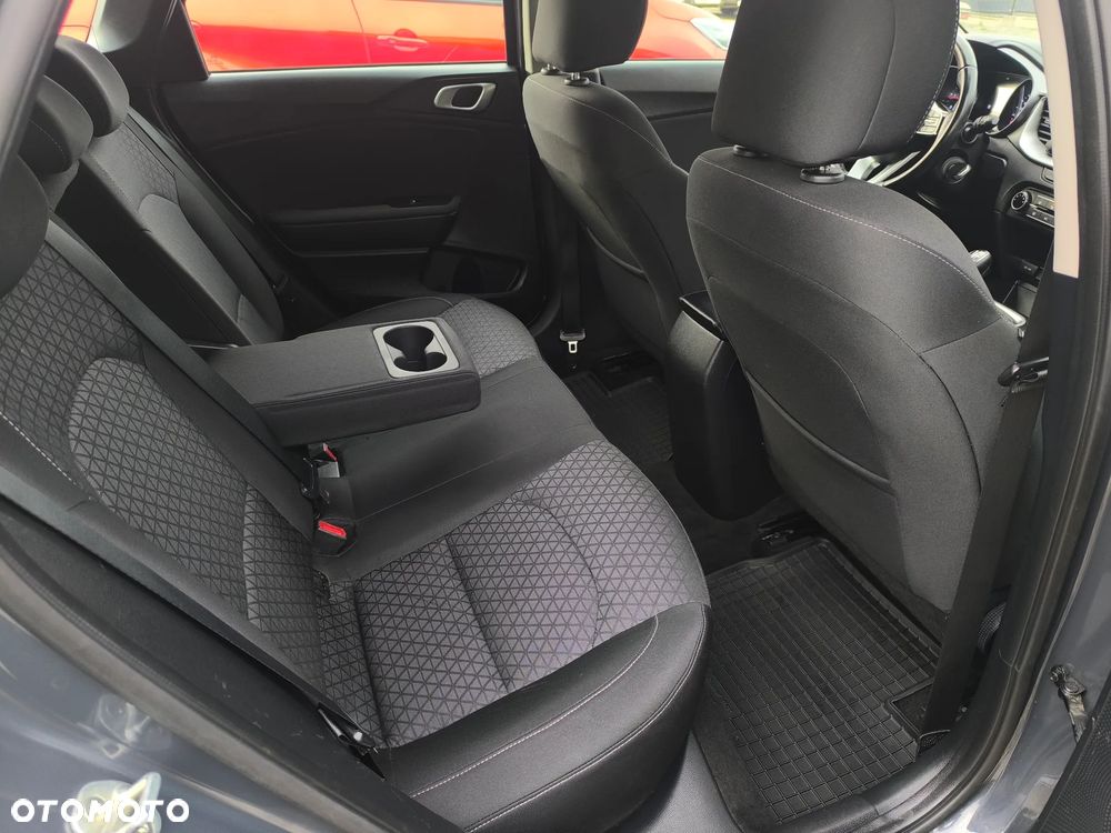 Kia Ceed 1.6 CRDi mHEV S - 21