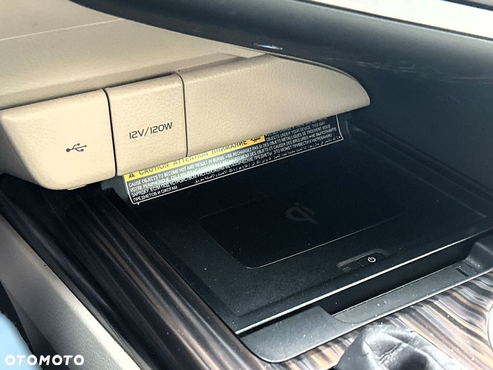 Toyota Camry 2.5 Hybrid Executive CVT - 23