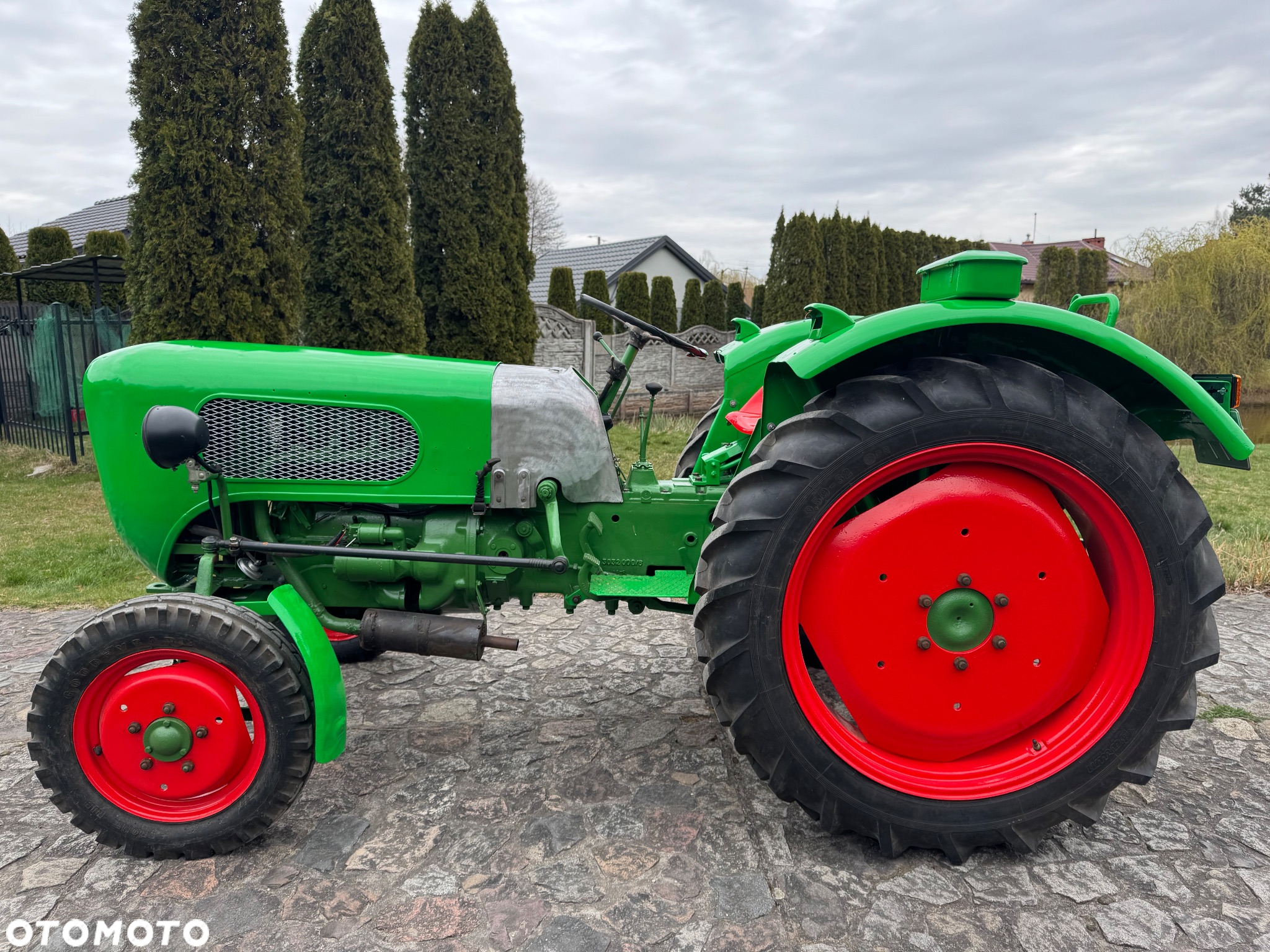 Deutz-Fahr Fahr Güldner A3K Burgund D133 - 3