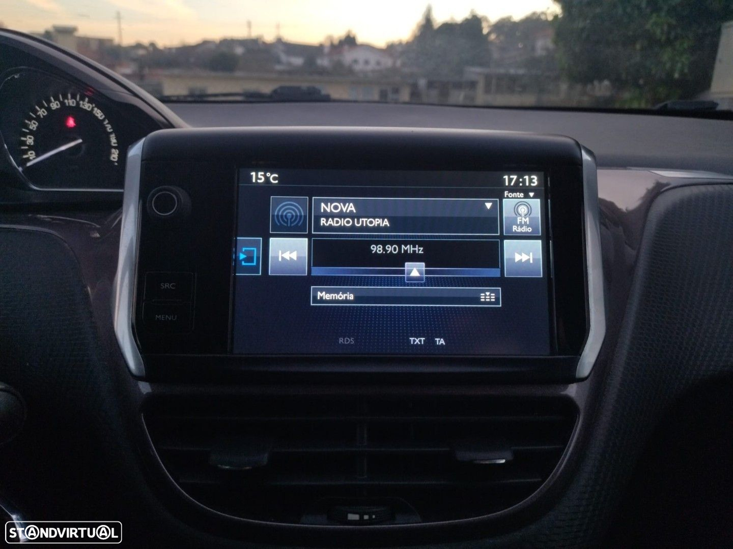 Peugeot 2008 1.2 PureTech Style - 12