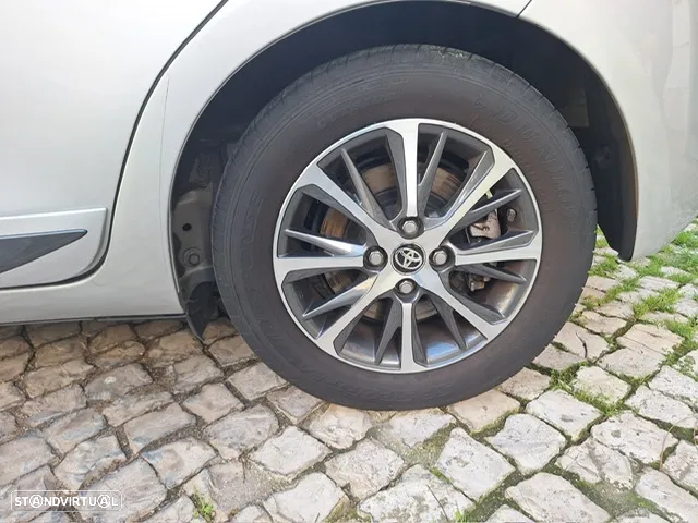 Toyota Yaris 1.5 HSD Exclusive+P.Luxury - 23