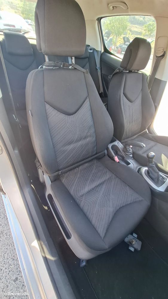 Peugeot 308 1.6 HDi Executive - 12