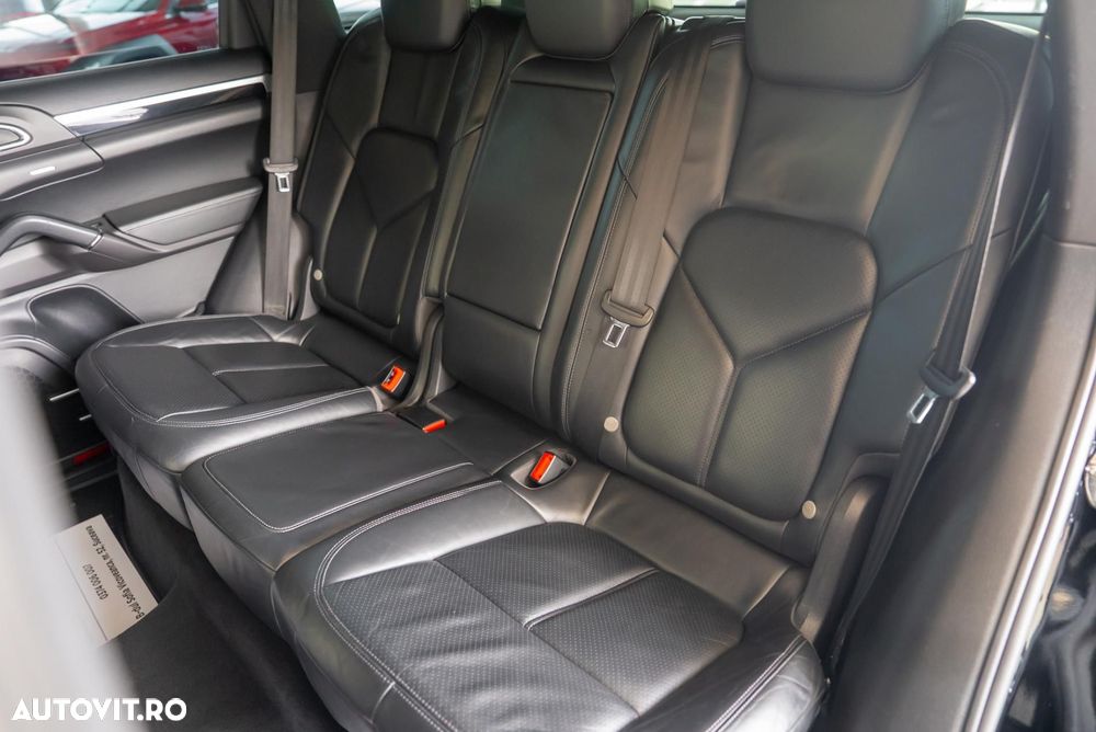 Porsche Cayenne 3.0 L V6 - 22