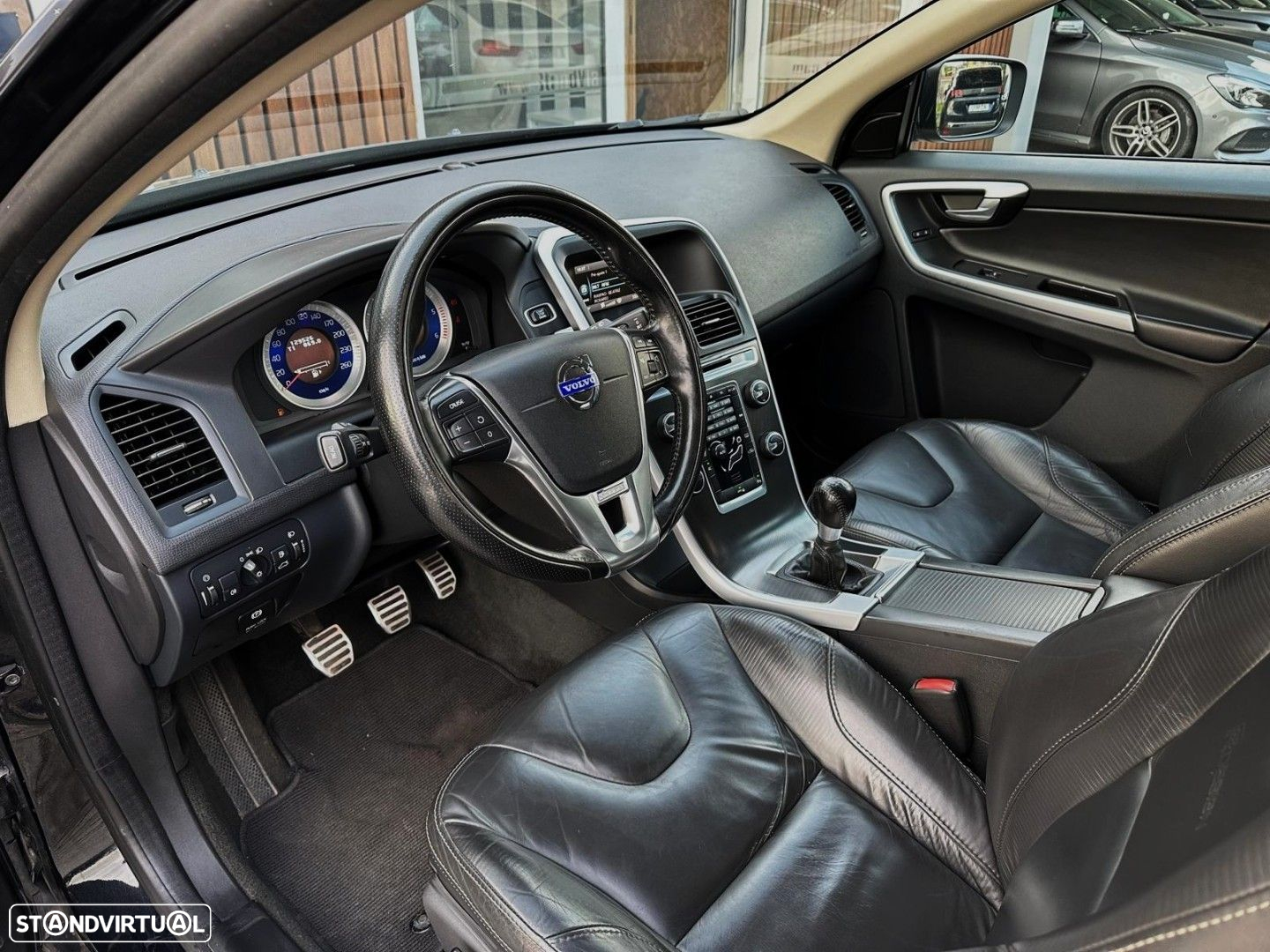 Volvo XC 60 2.0 D3 Drive R-Design - 11