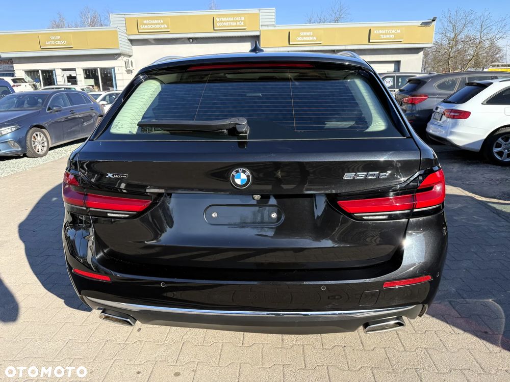 BMW Seria 5 530d xDrive Luxury Line - 2