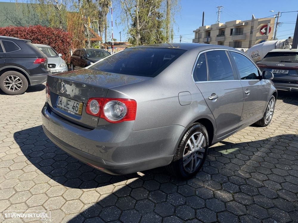 VW Jetta 1.6 TDi Trendline BM - 7