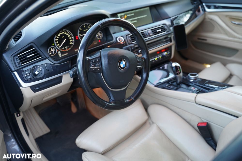 BMW Seria 5 525d xDrive - 12