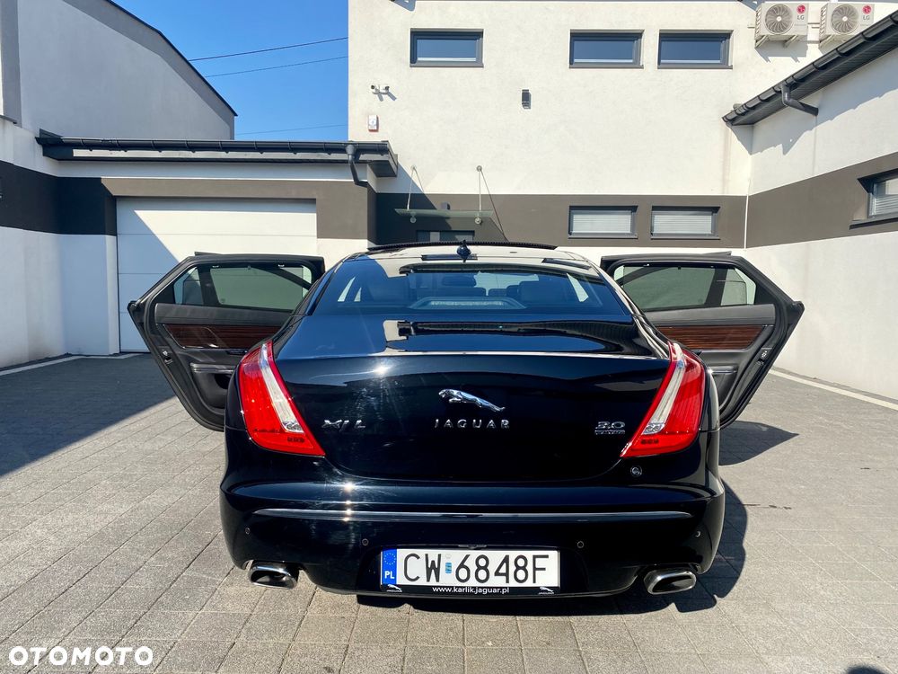 Jaguar XJ 3.0 T LWB AWD Portfolio - 11