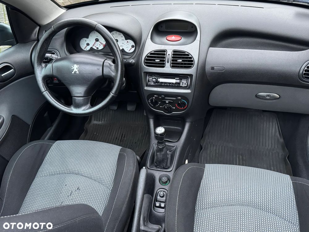 Peugeot 206 CC 1.6 - 15