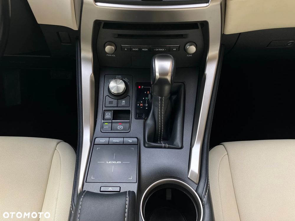 Lexus NX 300 F Impression AWD - 34
