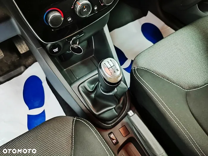 Renault Clio - 32