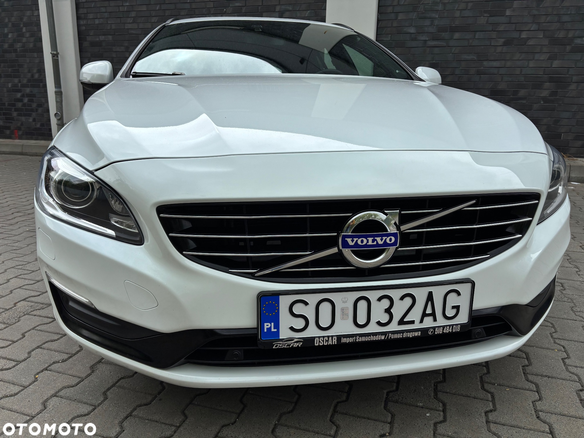 Volvo V60 D4 Drive-E R-Design Kinetic - 2