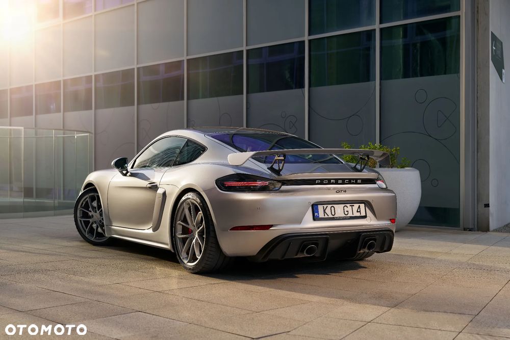 Porsche 718 Cayman GPF GT4 - 5