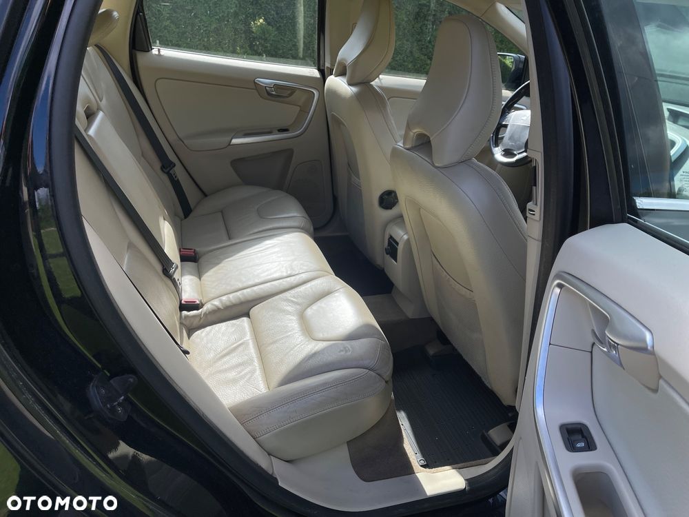 Volvo XC 60 D5 AWD Kinetic - 8
