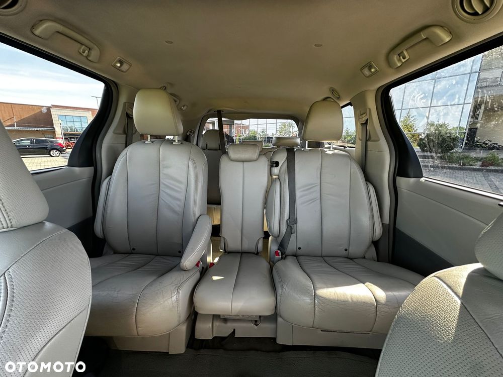 Toyota Sienna 3.5 XLE AWD - 7