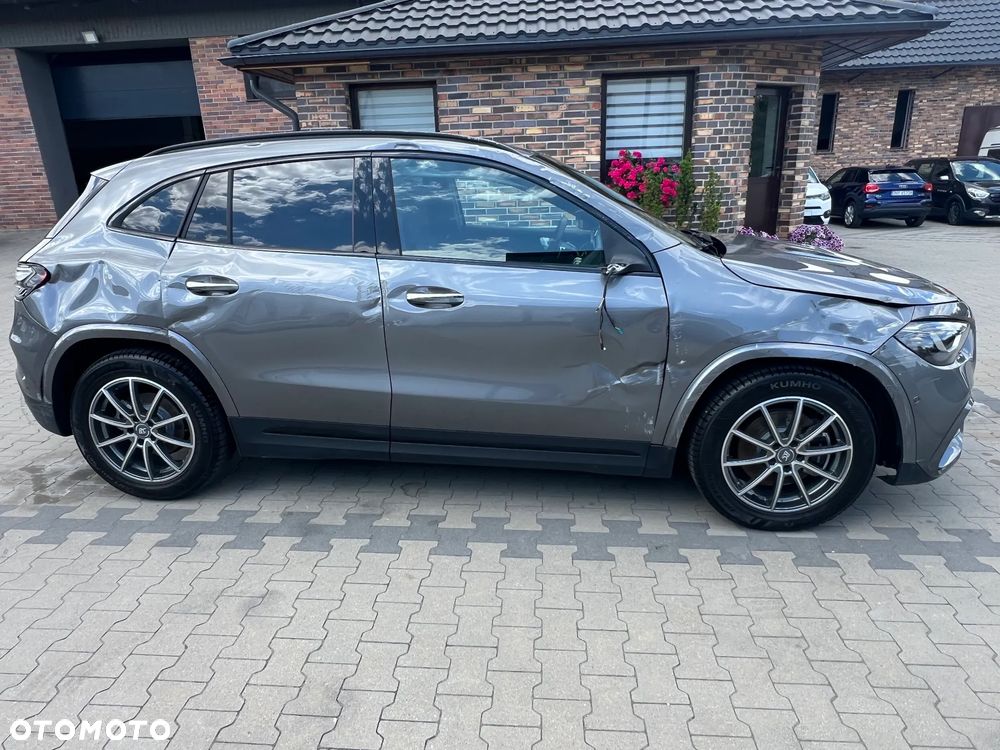 Mercedes-Benz GLA - 4