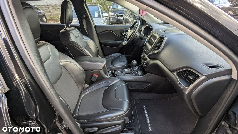 Jeep Cherokee - 20