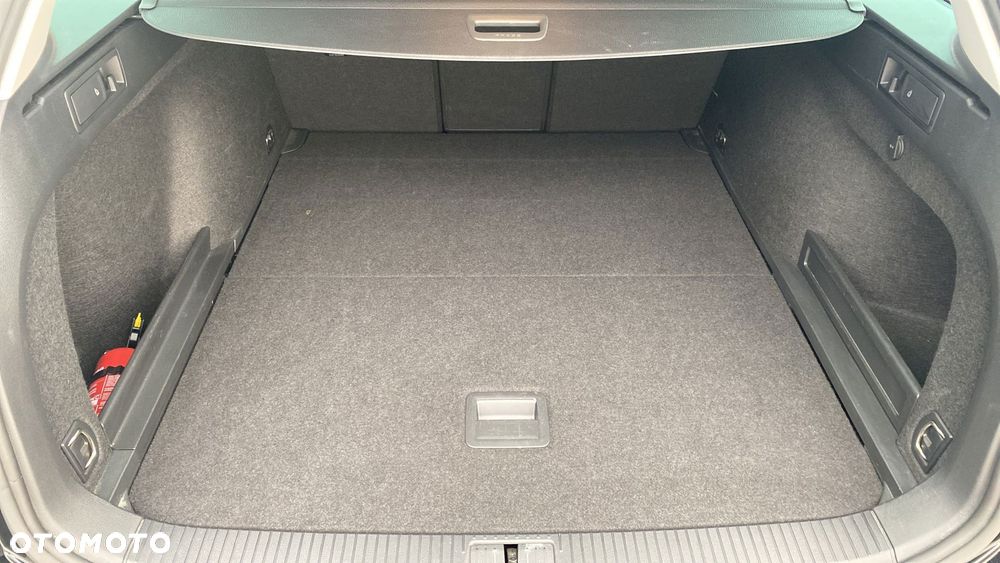 Volkswagen Passat - 13