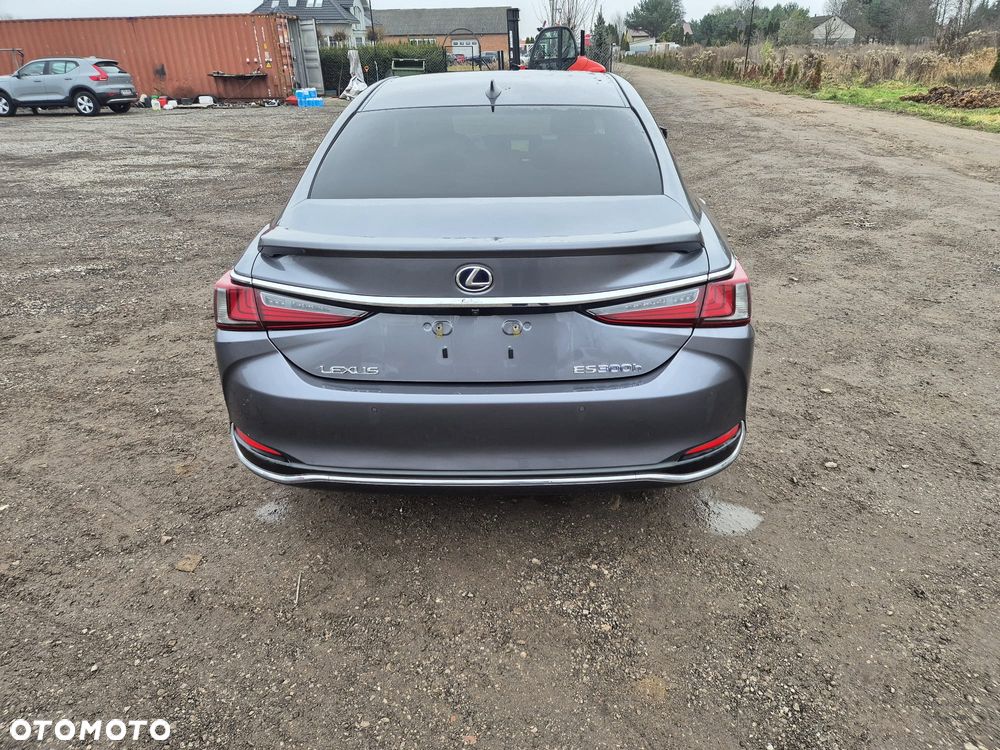 Lexus ES 300h Business Line - 16