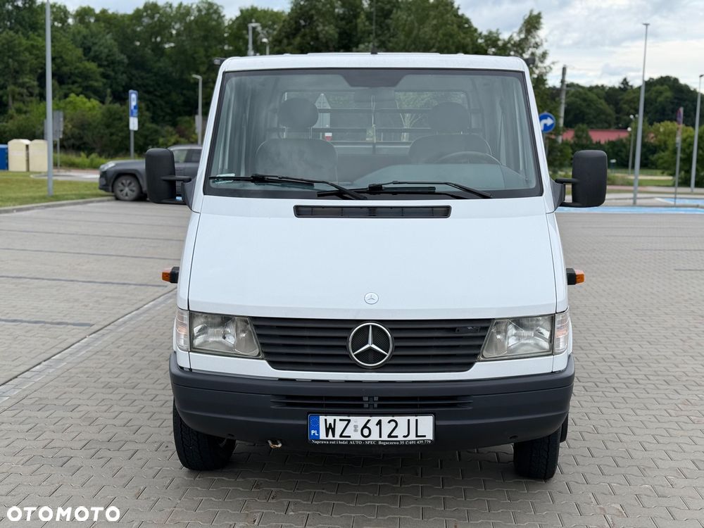 Mercedes-Benz 308 - 8