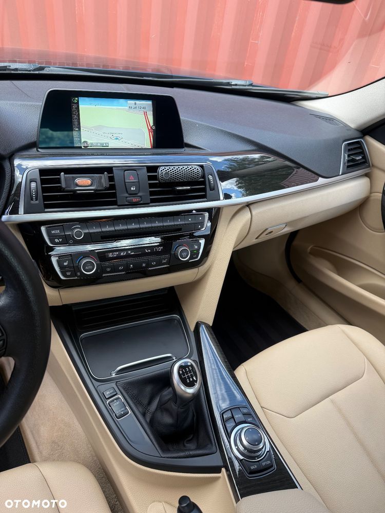 BMW Seria 3 318d Luxury Line - 12