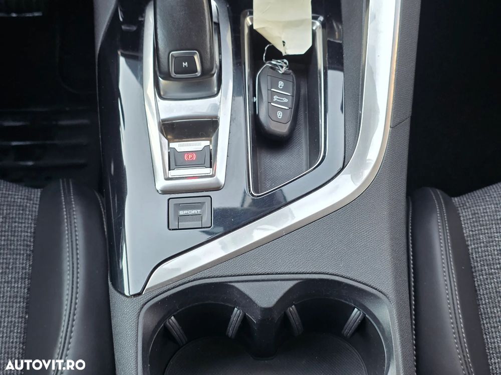 Peugeot 3008 1.2 PureTech Turbo S&S EAT8 Allure - 19