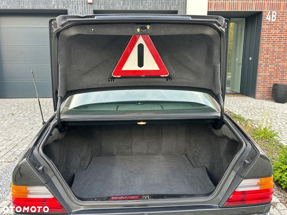 Mercedes-Benz W124 (1984-1993) - 16