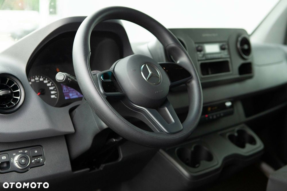 Mercedes-Benz eSprinter - 13