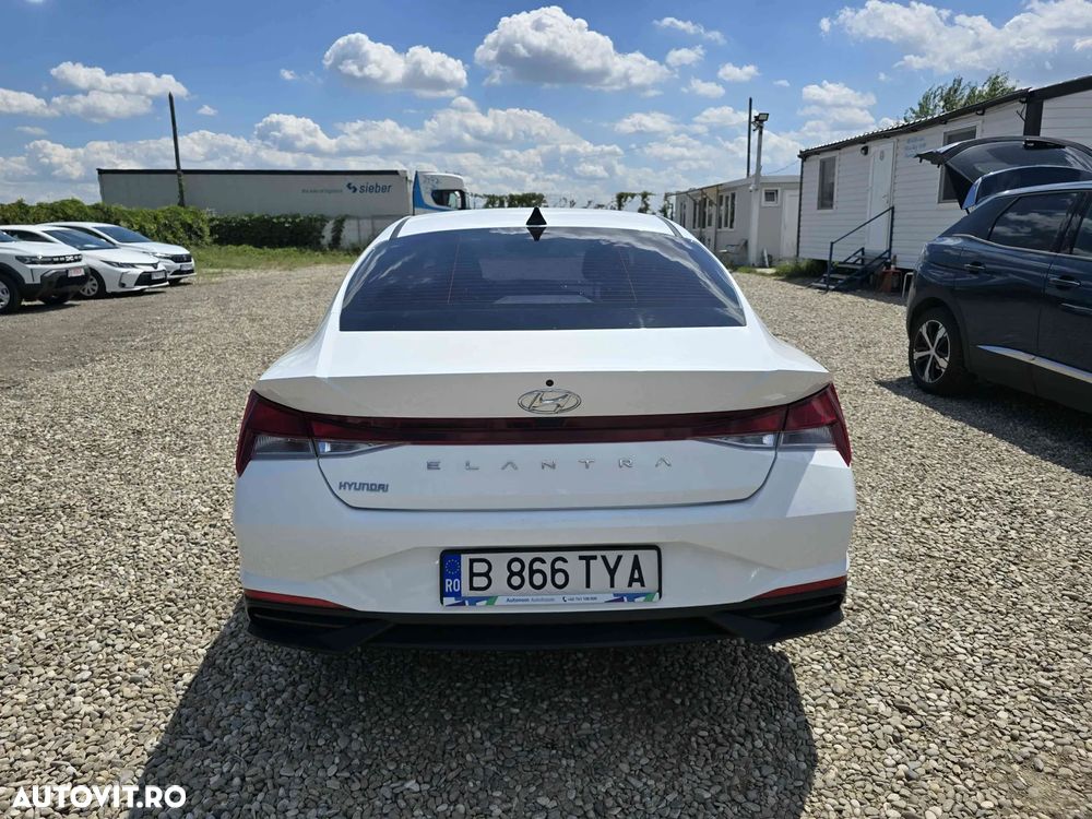 Hyundai Elantra - 5