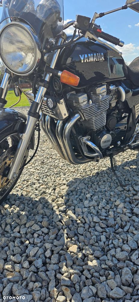 Yamaha XJR - 4