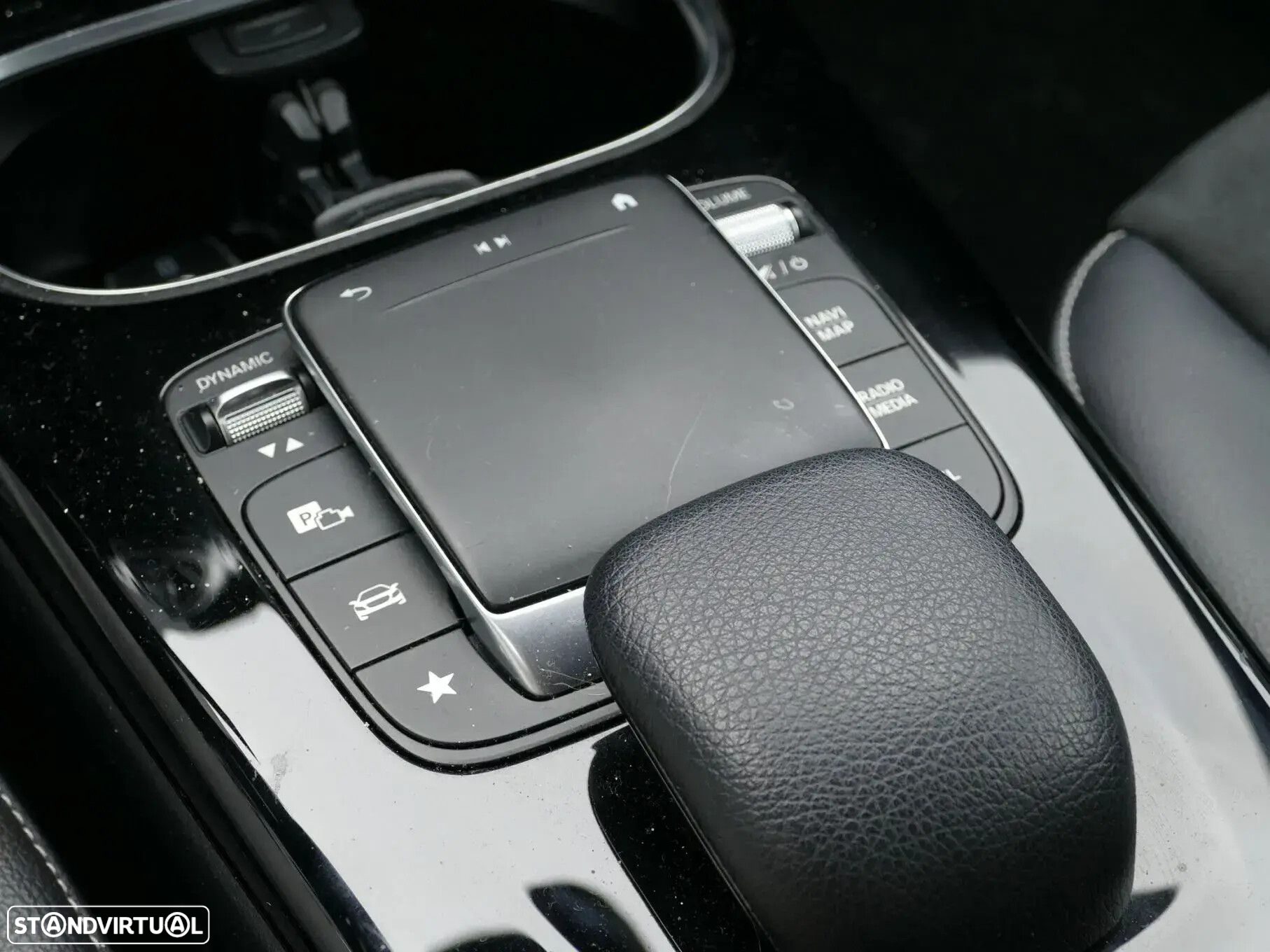 Mercedes-Benz A 250 Limousine e AMG Line - 18