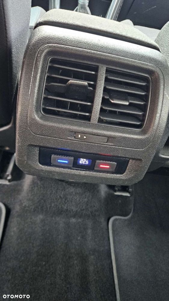 Volkswagen Touran 2.0 TDI SCR DSG IQ.DRIVE - 23