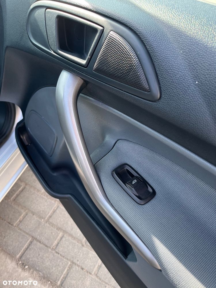 Ford Fiesta 1.25 Silver X - 28