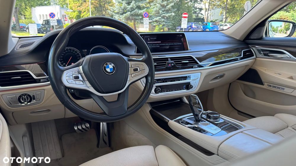 BMW Seria 7 750Li xDrive - 16
