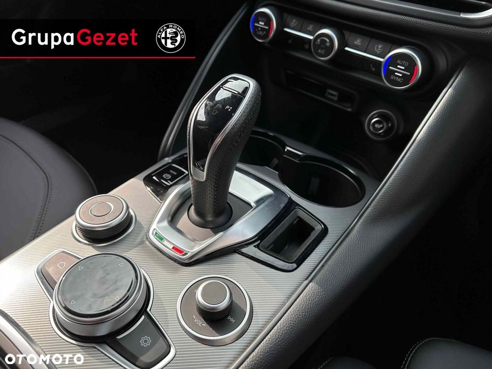 Alfa Romeo Giulia - 10
