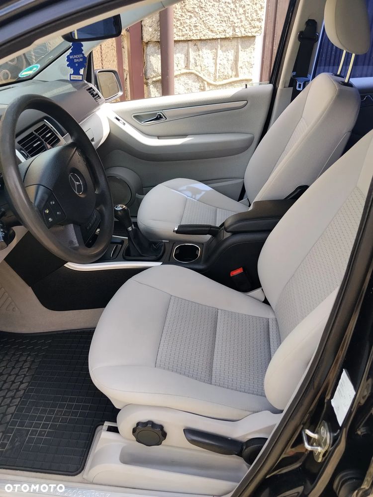 Mercedes-Benz Klasa B 200 Special Edition - 21