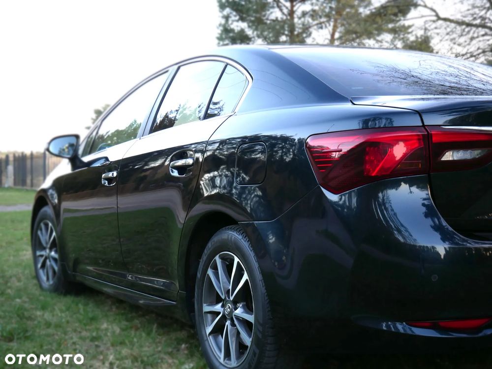 Toyota Avensis 1.8 Premium - 9