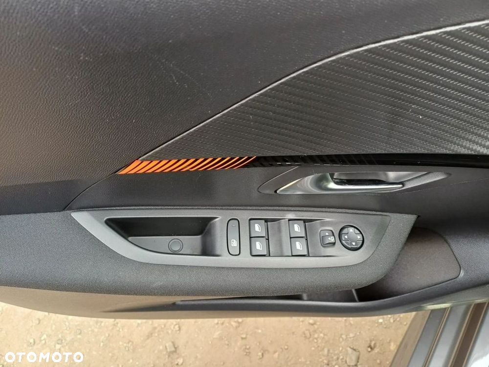 Peugeot 208 PureTech 100 GT - 15