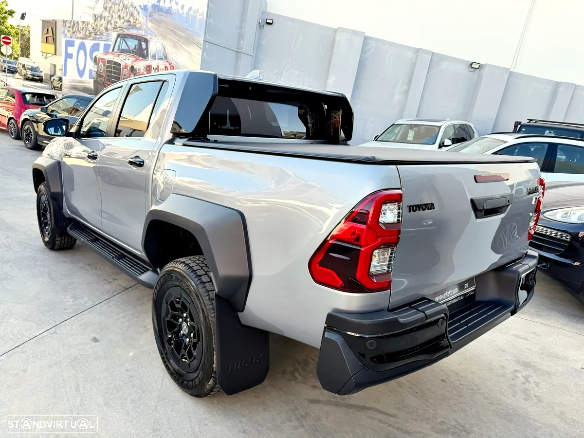 Toyota Hilux 2.8 D-4D 4WD GR Sport - 5