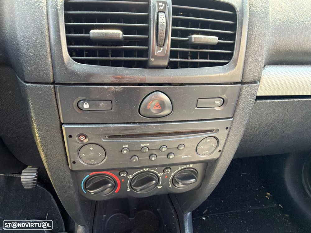 Renault Clio - 22