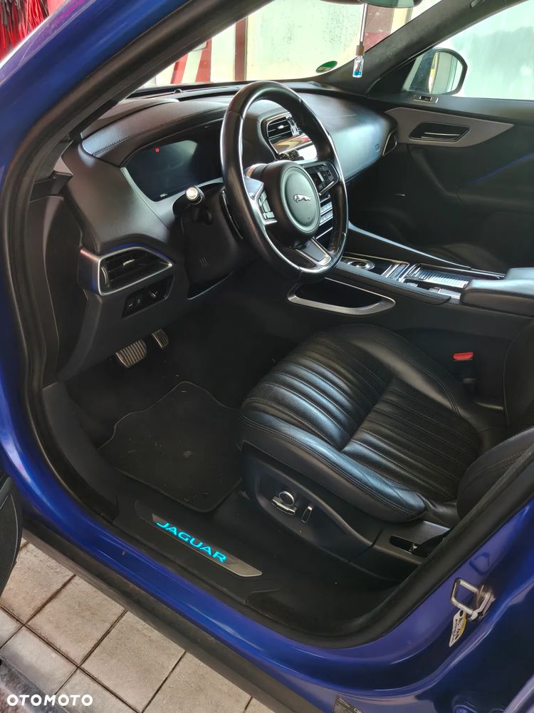 Jaguar F-Pace 2.0 i4D AWD Prestige - 9