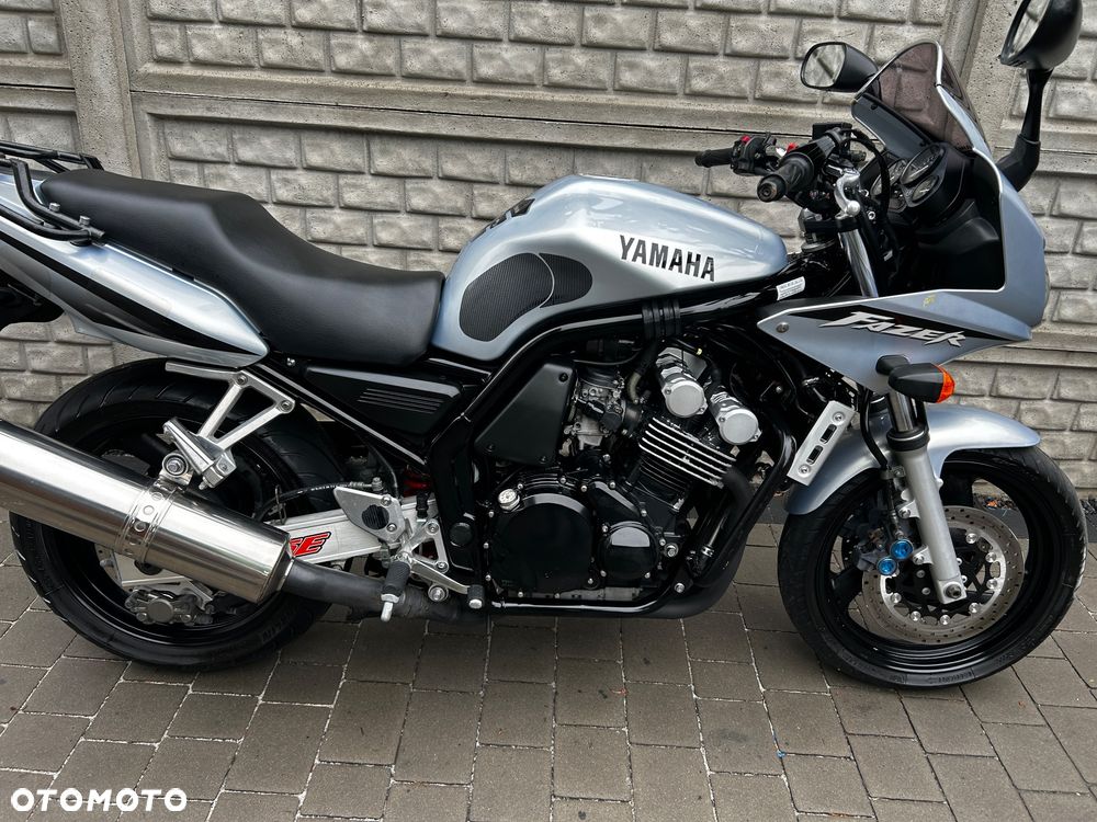 Yamaha FZS - 6