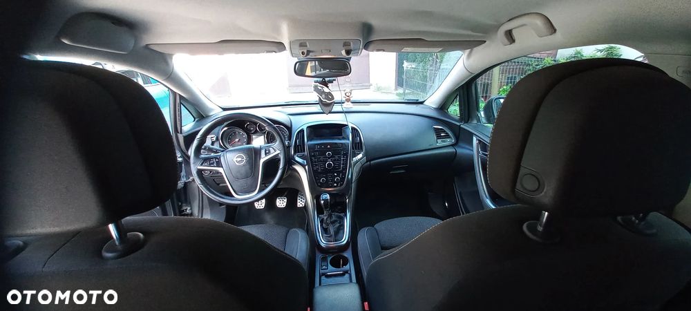 Opel Astra 1.6 T Cosmo - 9
