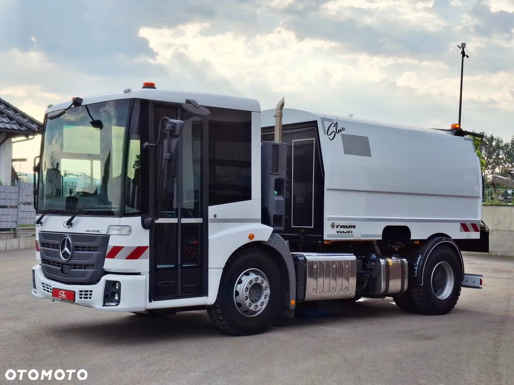 Mercedes-Benz Econic 1827 Zamiatarka FAUN Viajet EURO 6 PM10 Dodatkowy Silnik W Zabudowie Dodatkowa Szczotka Odchwaszczarka Dodatkowy Zbiornik Wody Rura do Liści Studzienek Samochód Jak Nowy 860 km Przebiegu 2023 Rok Zamiatarka Uliczna - 9