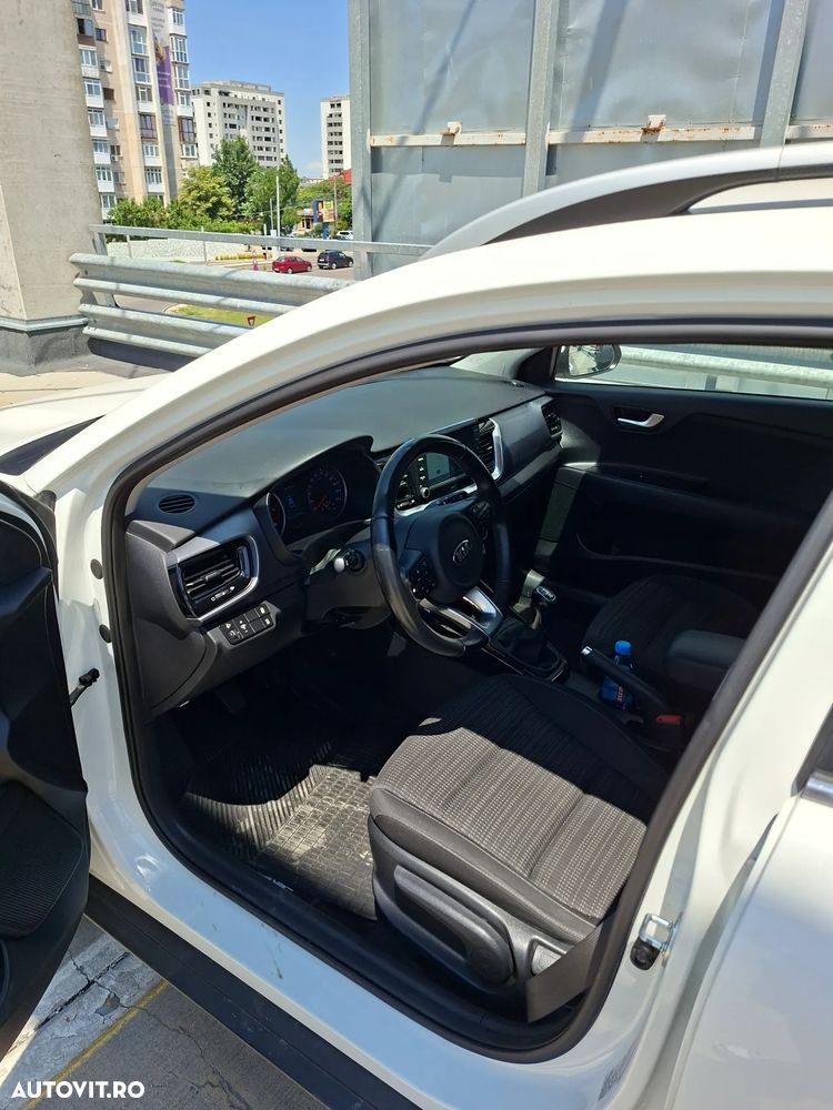 Kia Stonic 1.6 DSL HP Urban - 10